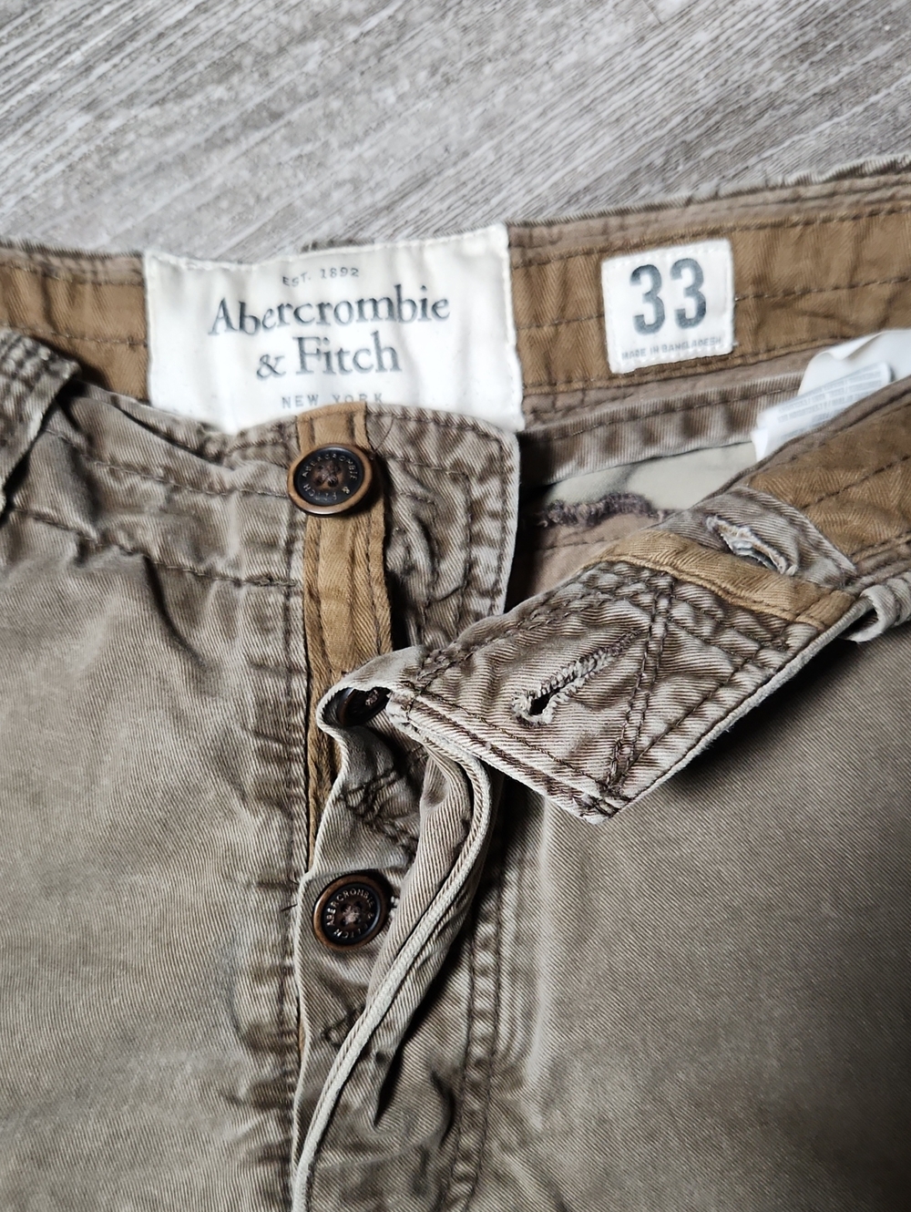 Vintage Abercrombie & Fitch Distressed Cargo Shorts in Olive - Picture 3 of 7